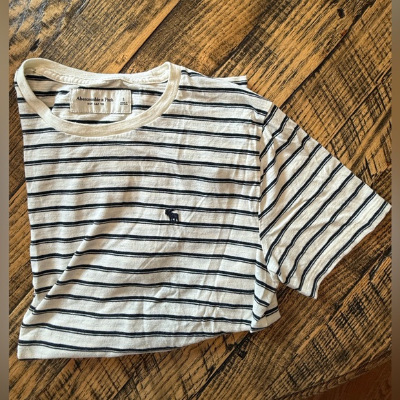 Abercrombie & Fitch Other - Abercrombie & Fitch Navy and White Striped Tee